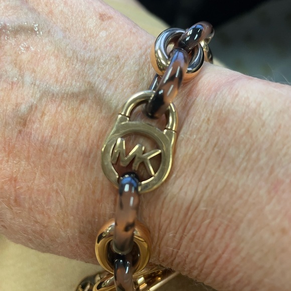 Michael Kors tortoise bracelet - Picture 2 of 4